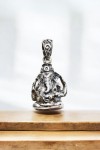 "Colgante Ganesha de plata de ley 925 artesanal de 2.5 x 1.8 cm, joya espiritual Samarkanda."