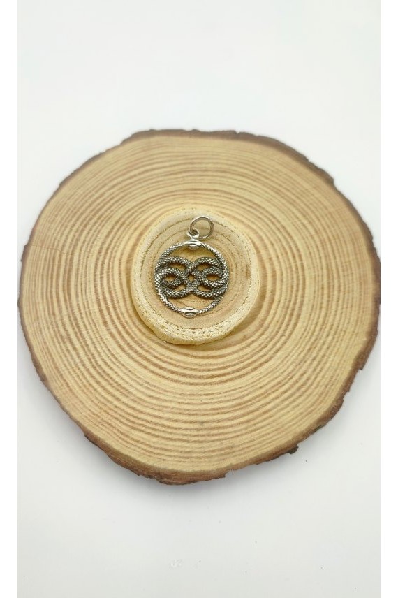 Colgante de plata con serpientes entrelazadas (símbolo Auryn).