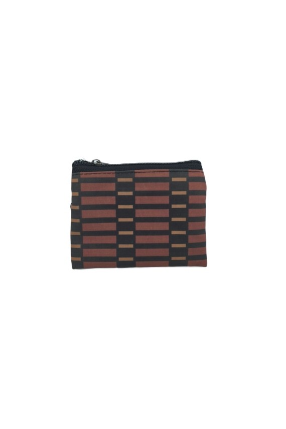 Monederos compactos de tela con estampado de líneas en varios colores y diseño de doble cremallera.