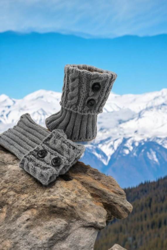 "Calentadores de tobillo acrílicos con diseño trenzado y botones, suaves y elásticos, modelo Samarkanda."