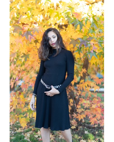 "Vestido negro de malla en algodón con cuello alto y corte midi evasé, moda boho Samarkanda."