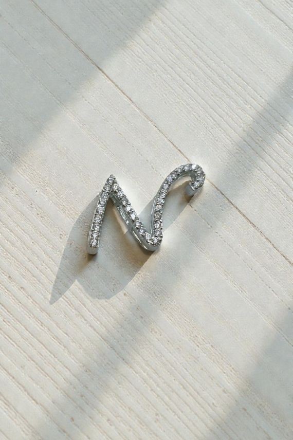 Colgante de plata con letra N decorada con circonitas