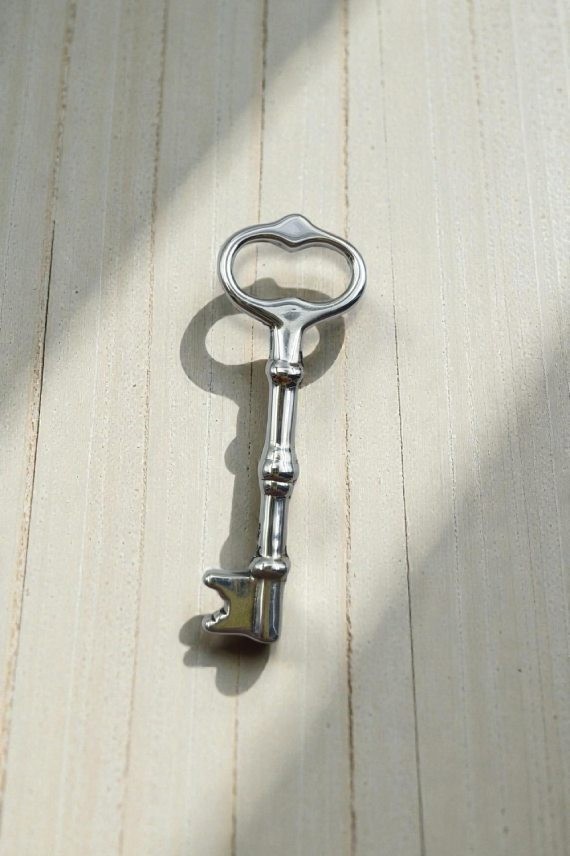 Colgante de plata en forma de llave de estilo vintage