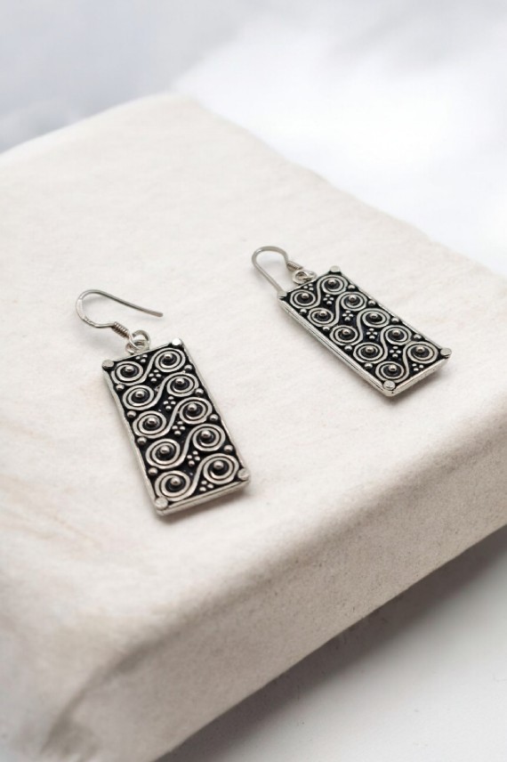Pendientes de plata de ley 925 rectangulares con grabado geométrico frontal, joya artesanal Samarkanda.