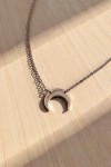 Collar de plata con colgante de luna creciente