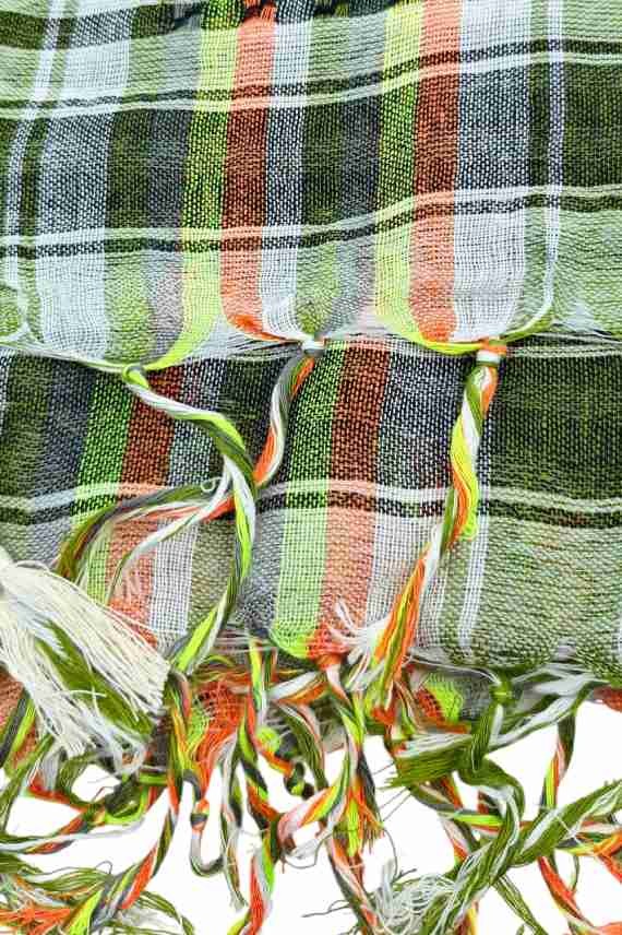 Pañuelo palestina de algodón artesanal multicolor con flecos, tejido en telar manual estilo boho Samarkanda.