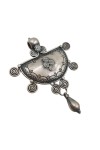 Colgante artesanal en plata de ley 925 con acabado antiguo y motivos de espirales étnicas.