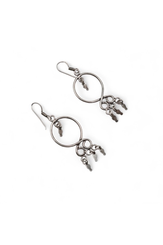 Pendientes de aretes colgantes en plata de ley artesanal con diseño boho elegante Samarkanda.