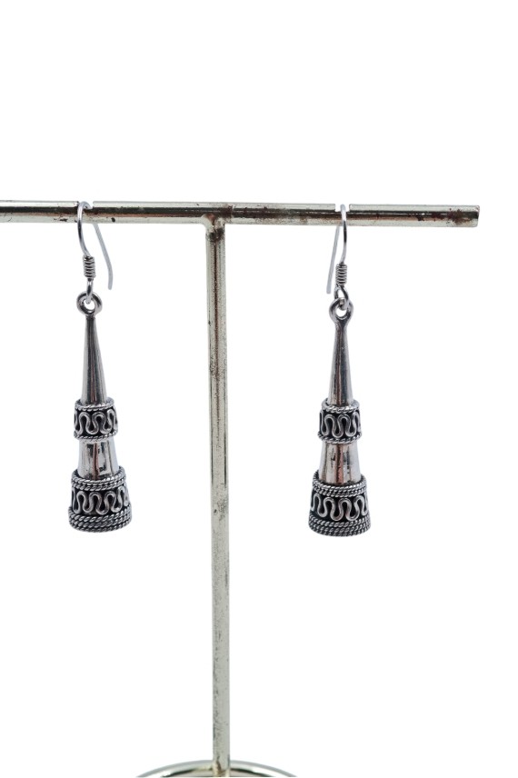 Pendientes cónicos Bali en plata de ley con diseño de filigrana étnica, joya artesanal hecha a mano en India Samarkanda.