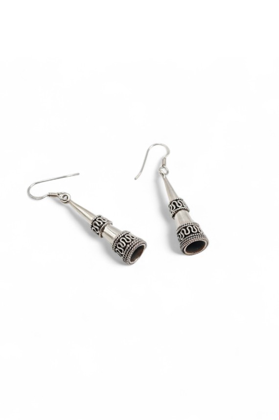 Pendientes cónicos Bali en plata de ley con diseño de filigrana étnica, joya artesanal hecha a mano en India Samarkanda.