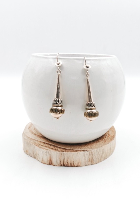 Pendientes cónicos en plata maciza de ley con detalles geométricos étnicos en plata y dorado, joya artesanal Samarkanda.