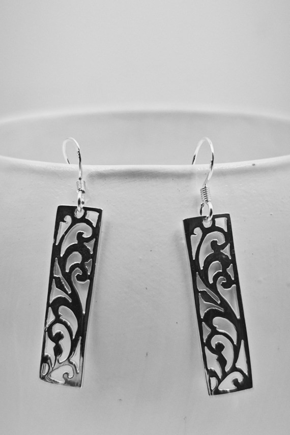 Pendientes de plata de ley 925 rectangulares calados con motivos florales y étnicos hechos a mano en Indi
