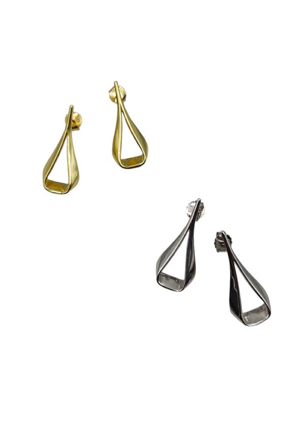 Pendientes de plata de ley 925 con diseño bohemio disponibles en acabado plateado y dorado, hechos a mano en India.