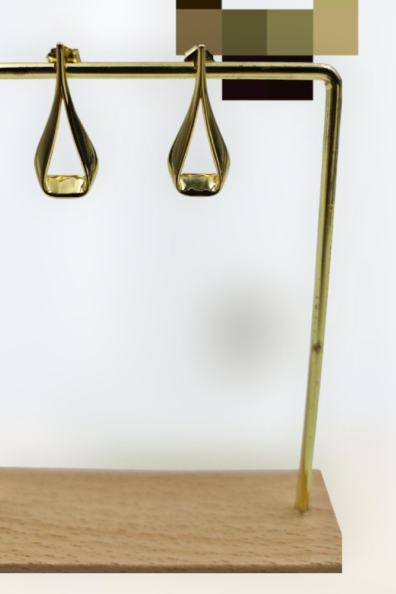 Pendientes de plata de ley 925 con diseño bohemio disponibles en acabado plateado y dorado, hechos a mano en India.