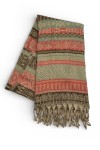 Pashmina de tejido suave con diseño geométrico y flecos, disponible en dos combinaciones de color.