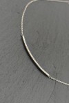 Collar de plata de ley con barra curvada y circonitas, joya artesanal minimalista Samarkanda.