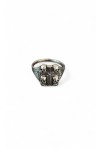 Anillo de plata de ley unisex con cruz central y calaveras en relieve, joya artesanal rock Samarkanda.