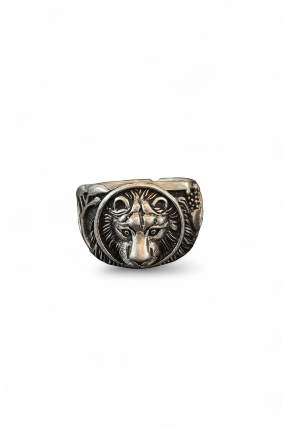 Anillo de plata de ley unisex con cabeza de león en relieve y motivos tribales laterales, joya artesanal Samarkanda.