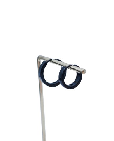 Aro de acero inoxidable 316L negro con diseño plano y cierre segmentado, joya minimalista Samarkanda.