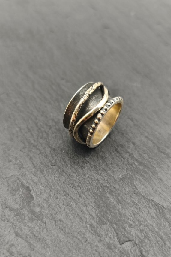 Anillo antiestrés giratorio de plata de Ley con diseño artesanal y acabado envejecido