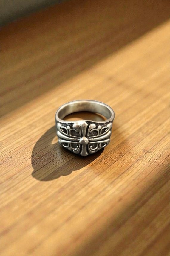 Anillo de plata de ley 925 estilo Chrome Hearts con corazón cromado en relieve, joya artesanal hecha a mano en India.