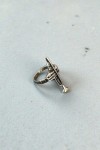 Anillo unisex de plata de Ley con diseño detallado de trompeta, joya artesanal inspirada en la música, original y con carácter.