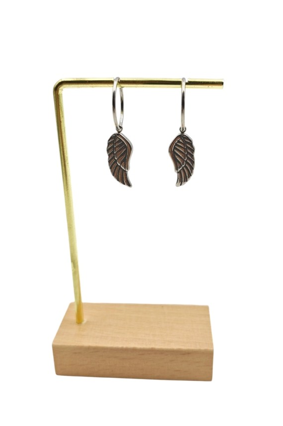 Pendiente de aro segmentado de acero inoxidable con colgante de ala de ángel movible.