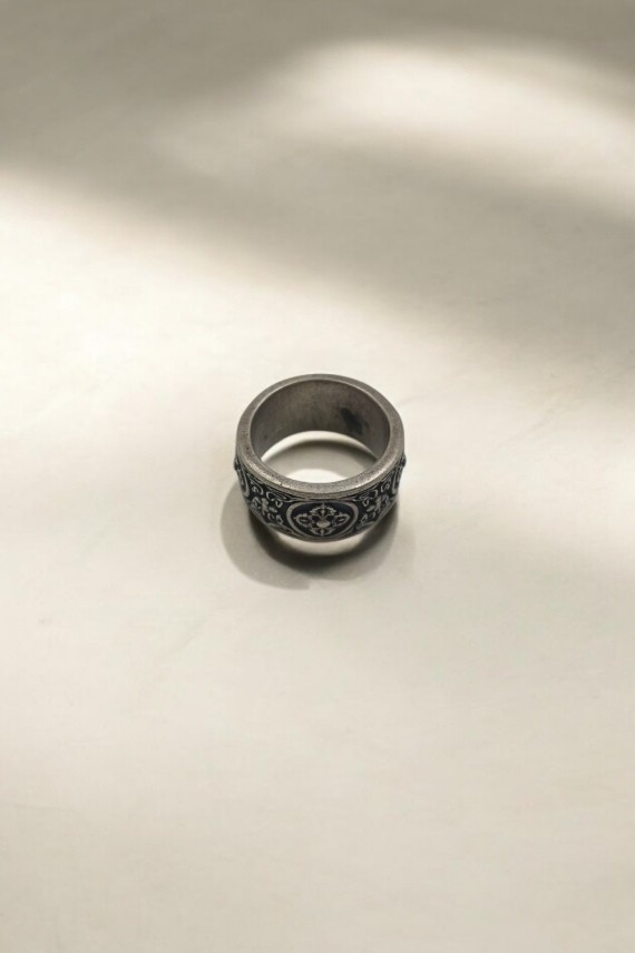 Anillo unisex de plata de ley tallado a mano con motivos ornamentales en relieve