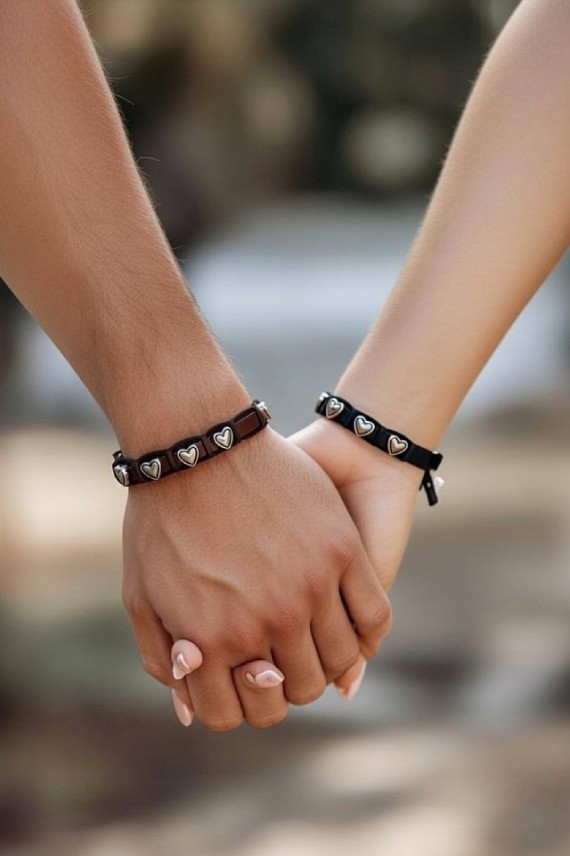 Pulsera Madiga Cuero Cuatro Corazones