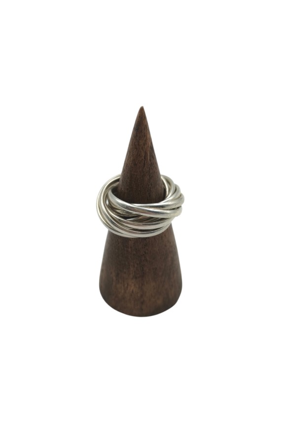 Anillo unisex de plata de ley formado por varios aros redondeados entrelazados entre sí.