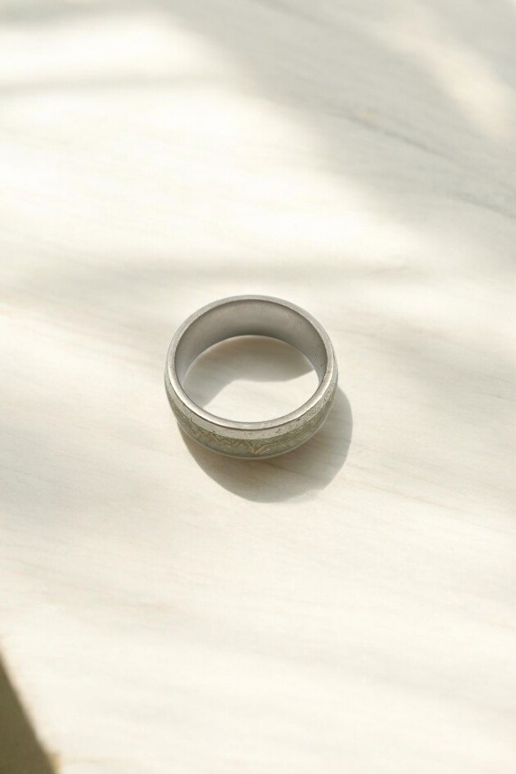 Anillo unisex de plata de Ley con grabado geométrico y diseño minimalista artesanal