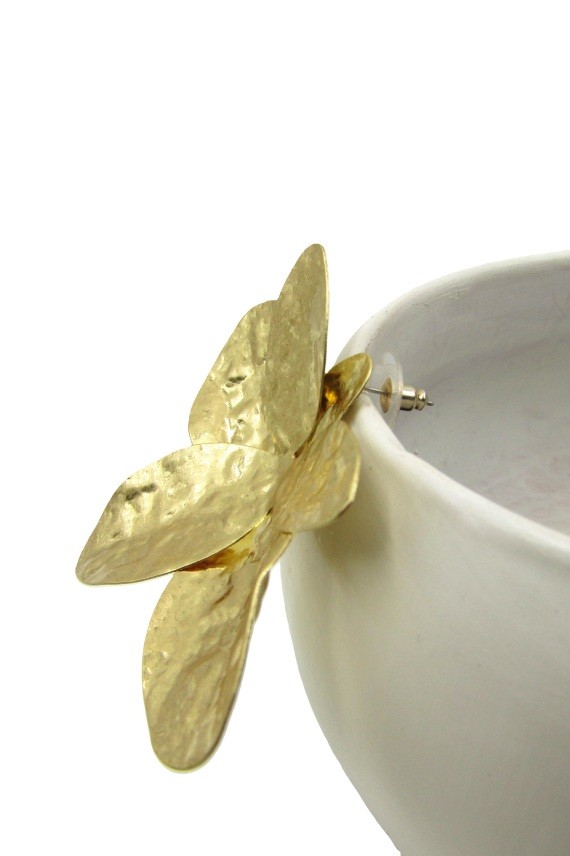 Pendientes Flor Aglaya de Zamak