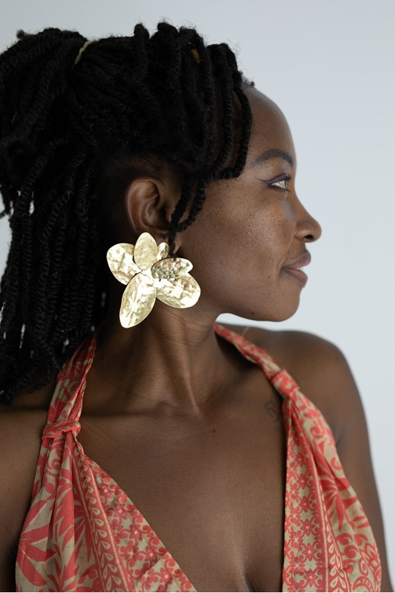 Pendientes Flor Aglaya de Zamak