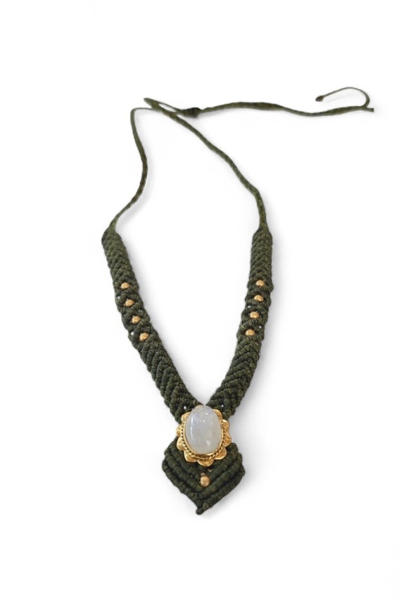 Collar de Macramé con Piedra Luna Natural