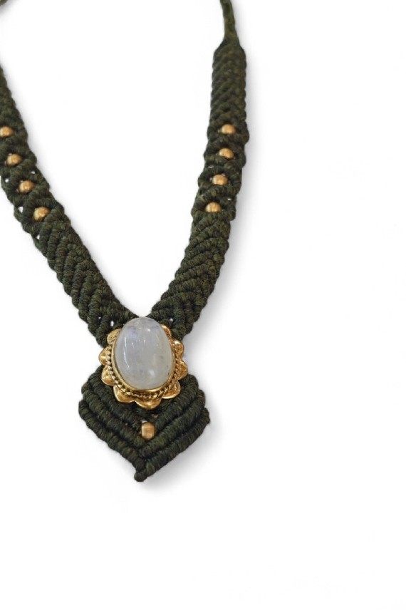 Collar de Macramé con Piedra Luna Natural