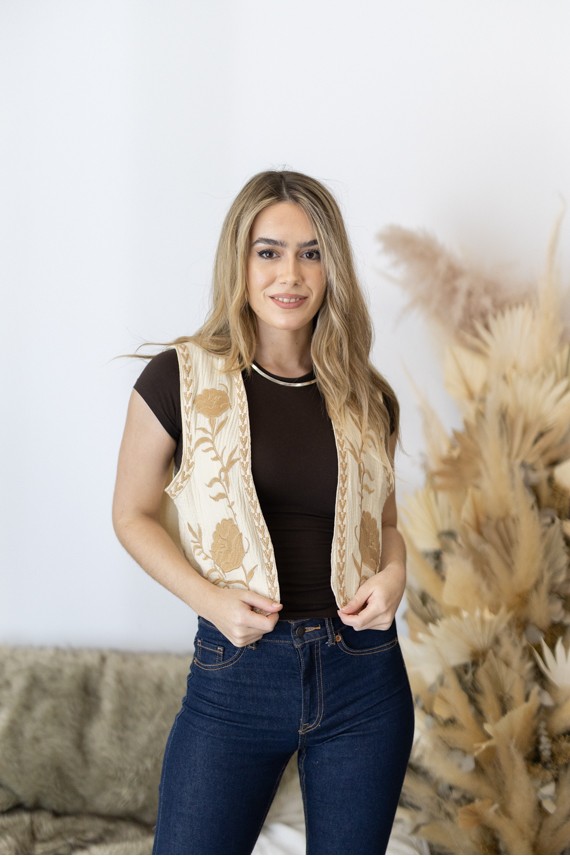 Chaleco Boho Algodón Nude con Bordado Floral Beige