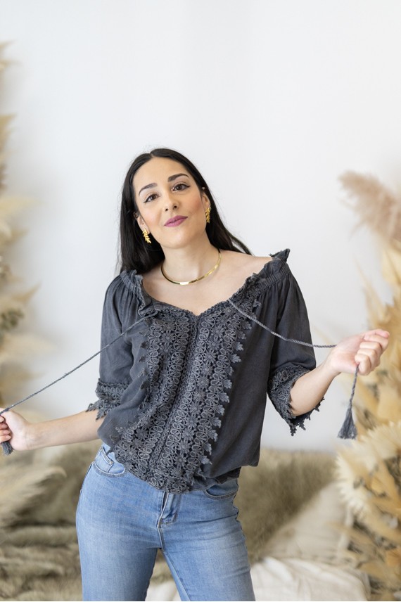 Blusa Boho Lavada a la piedra con Cenefa Floral
