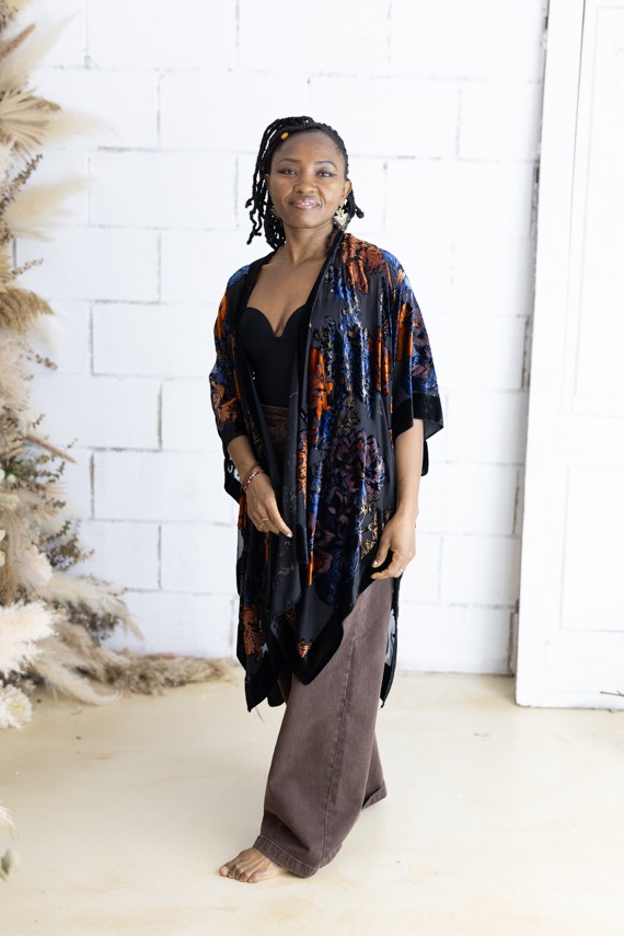 Kimono Boho Seda y Viscosa con Flores en Terciopelo Negro y Verde