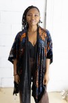 Kimono Boho Seda y Viscosa con Flores en Terciopelo