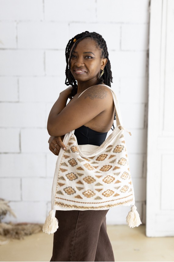 Bolso Boho Lino con Bordados y Lentejuelas