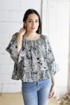 Blusa Boho Negra Estampado Sari Volantes
