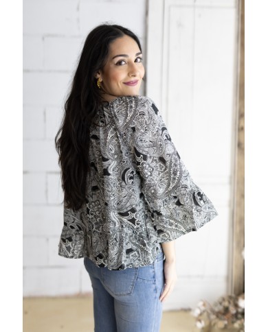Blusa Boho Negra Estampado Sari Volantes