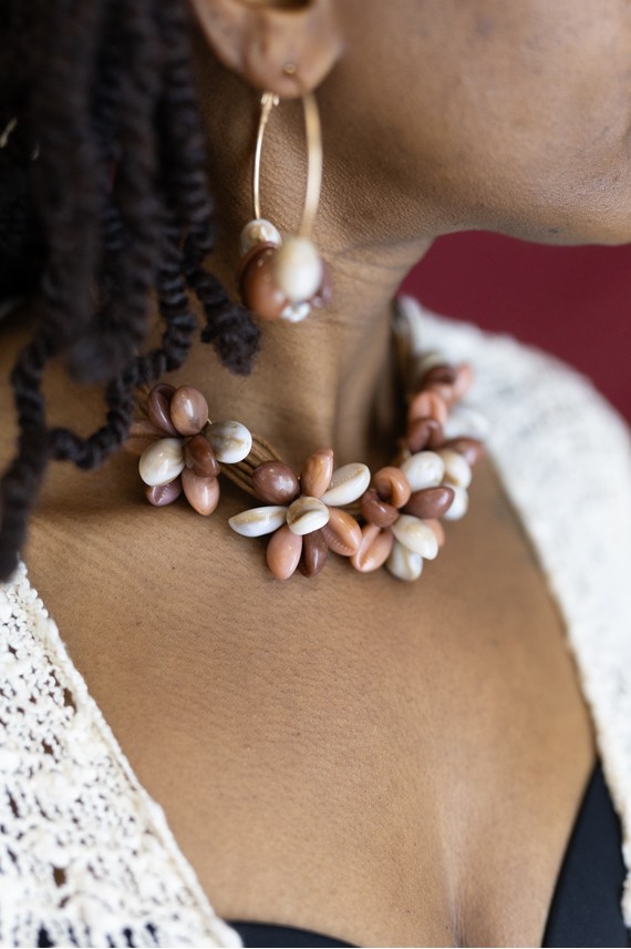 Collar Conchas Flores de Mar Tonos Tierra