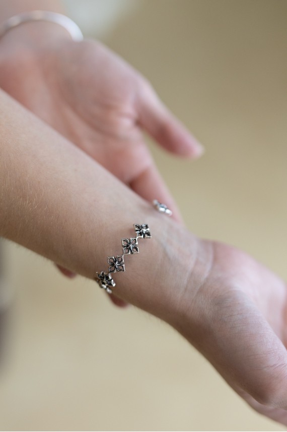 Pulsera Plata Rígida Abierta Flores