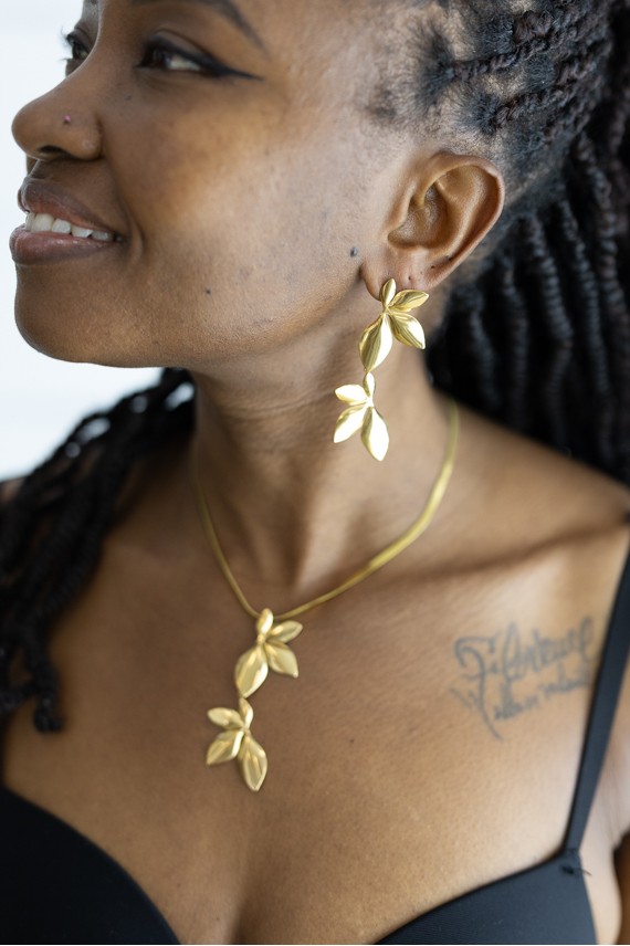 Conjunto Hojas de Oro Pendientes y Collar