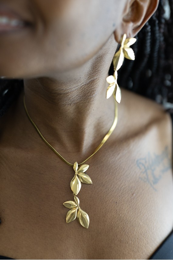 Conjunto Hojas de Oro Pendientes y Collar