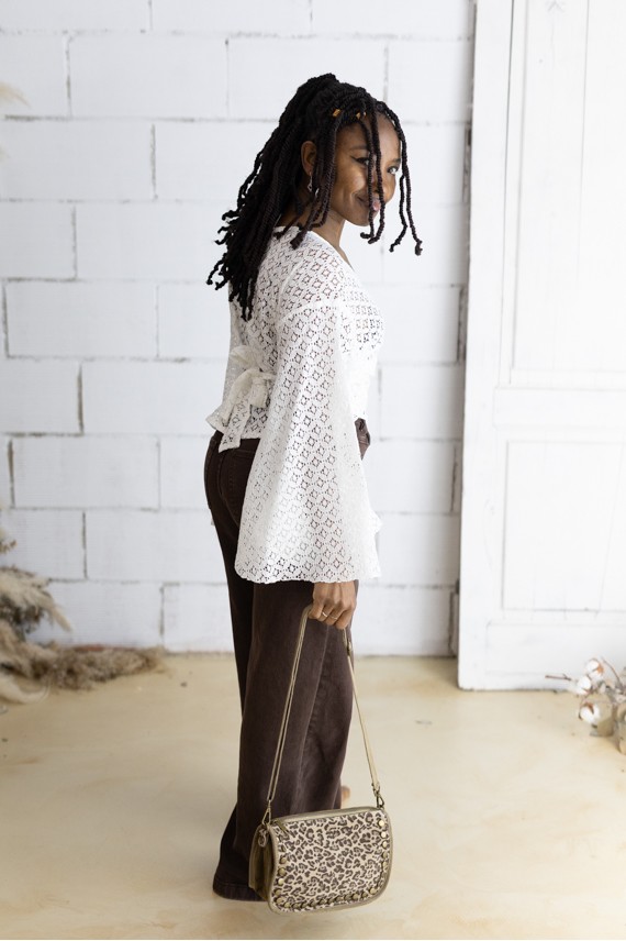 Bolso Bandolera Ante Sostenible Leopardo Tachuelas