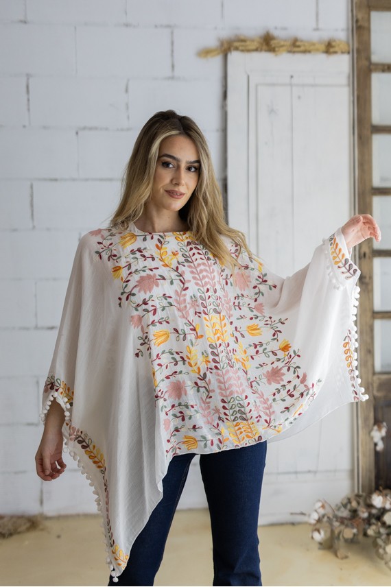 Blusa Poncho Bordada de Algodón Blanca y Nude