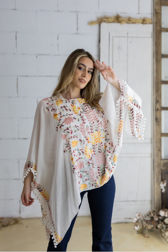 Blusa Poncho Bordada de Algodón Blanca y Nude