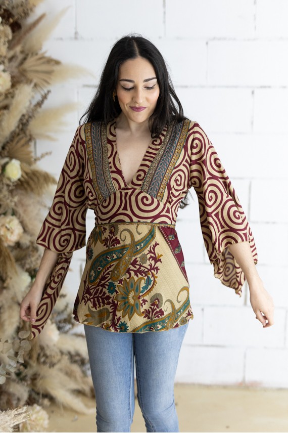 Blusa Apsara Espiral Cinturón y Mangas Asimétricas